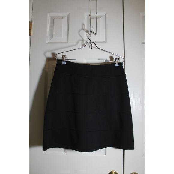 Athleta  Black Strata Ponte Knit Skirt sz S - Picture 2 of 4